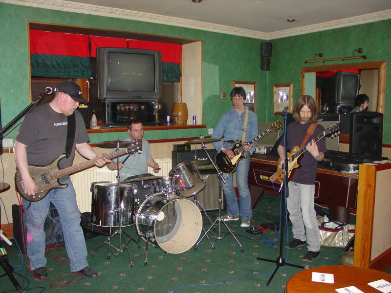 Photo: De Ja Vu Playing At Blackstairs, Wick - 29 April 2006