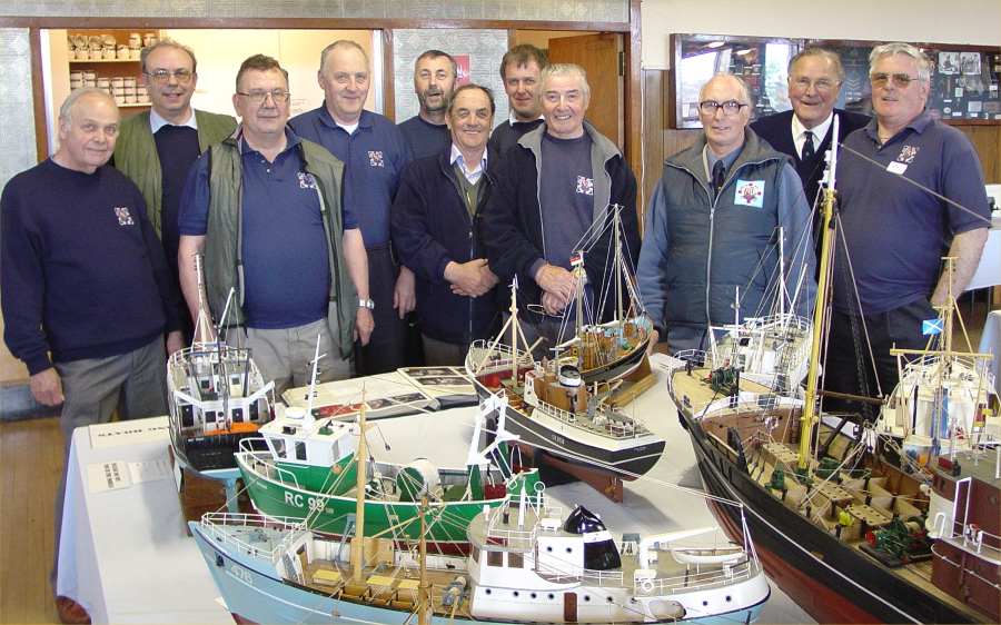 Photo: Pentland Model Boat Club Members 2005