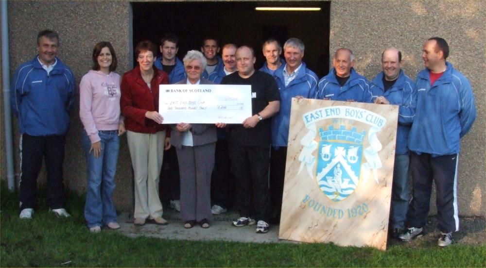 Photo: Moria Swanson Hands Over A Cheque For 2000