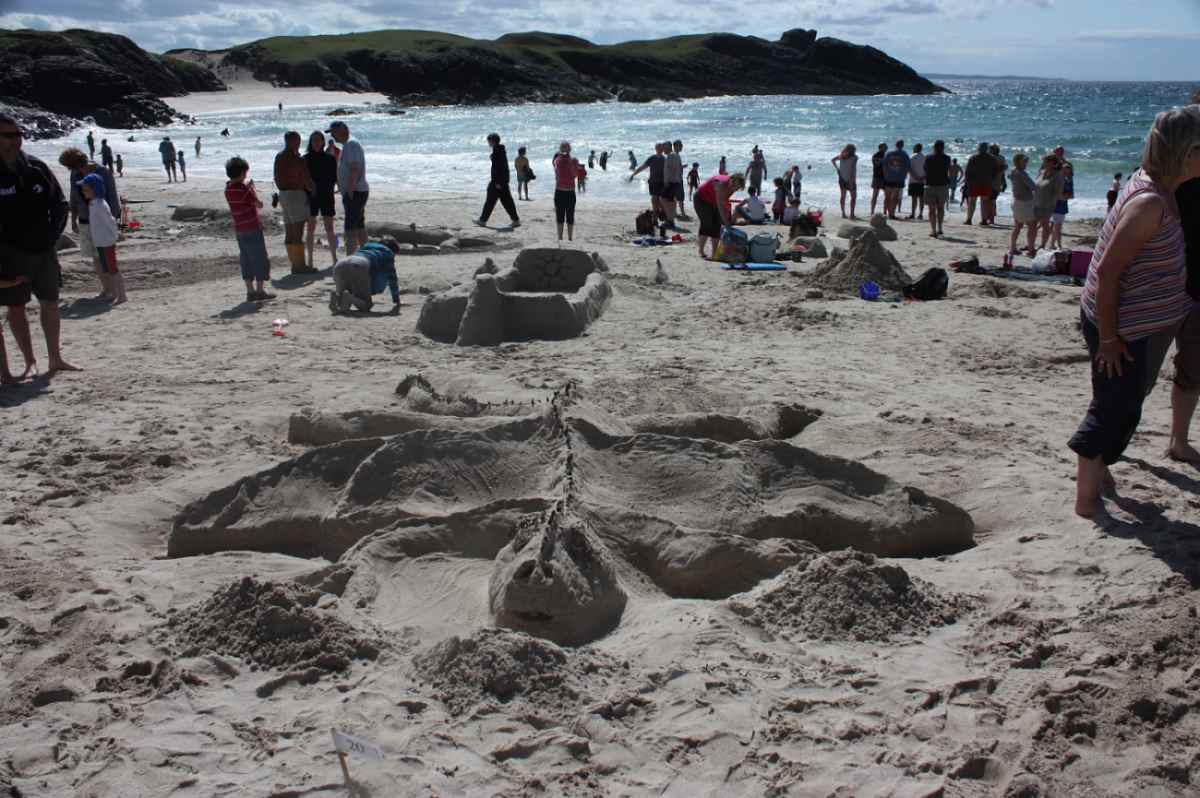Photo: Record Turnout for Sand Sculpture Contest