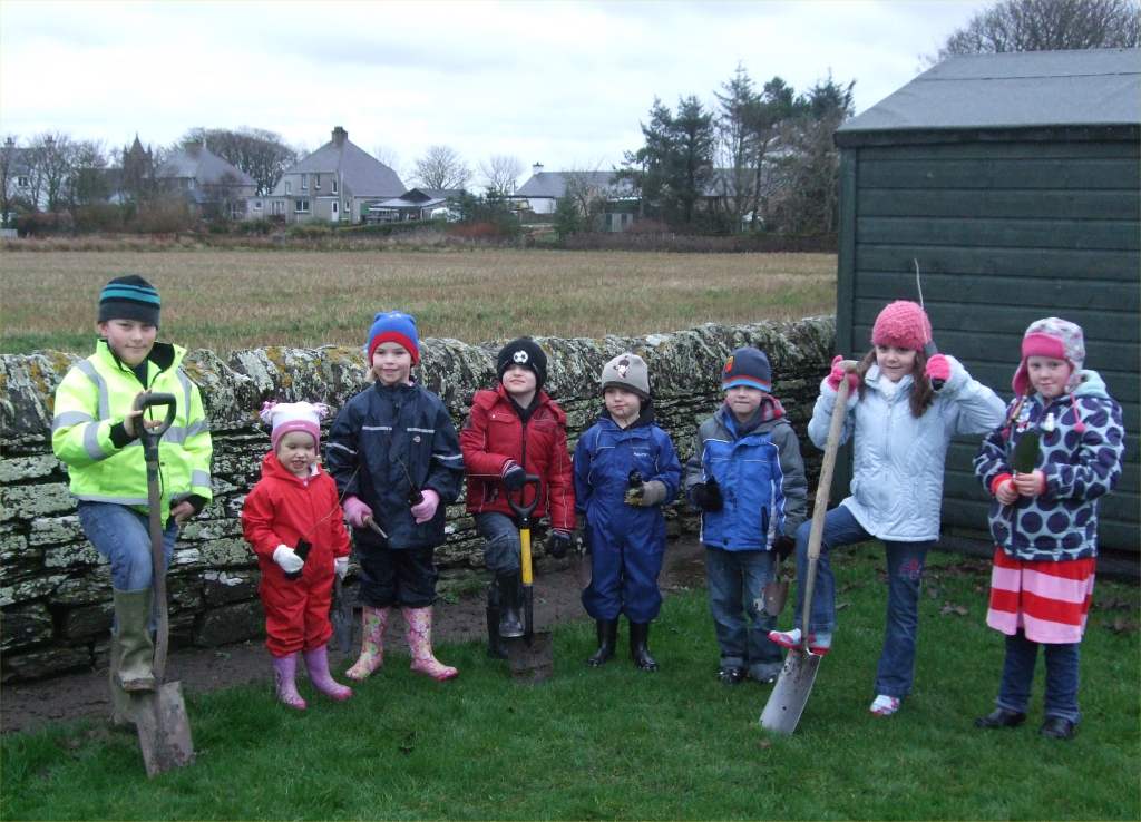 Photo: Watten Kids Join In National Tree Week Breathing Places