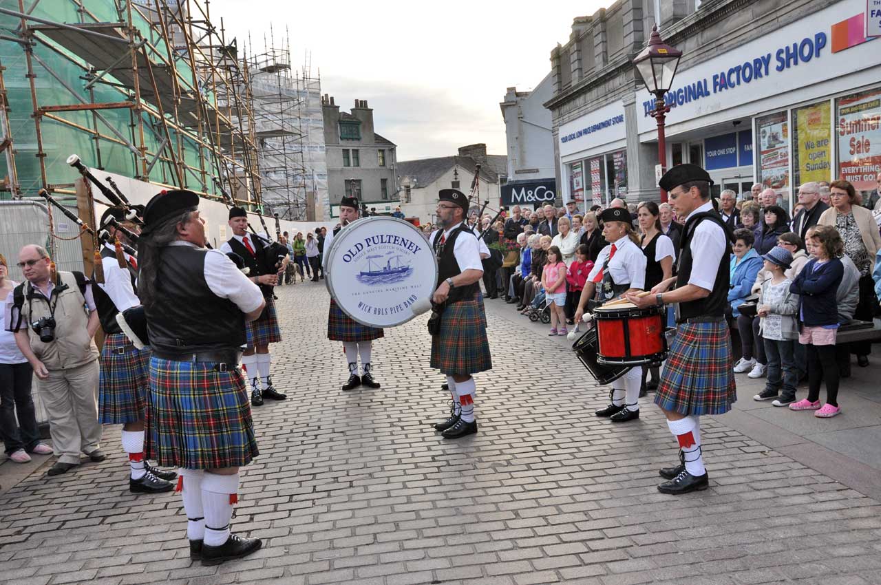 Photo: Wick Pipe Band and Happy Pipers Of Lucerne