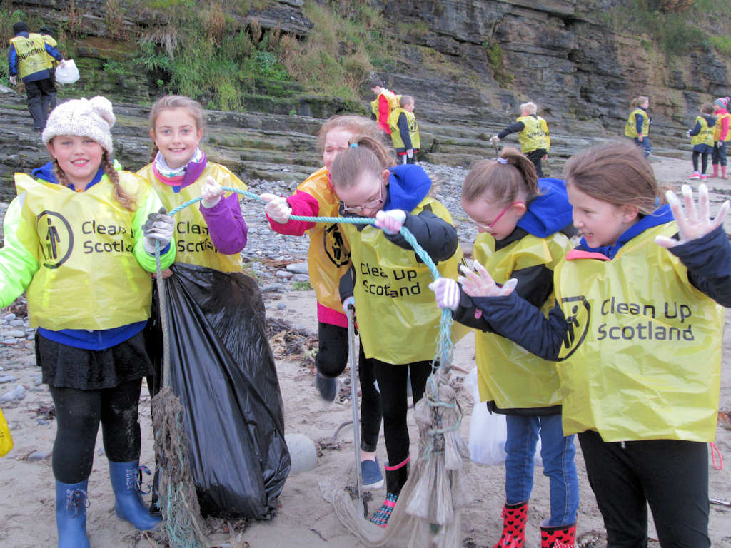 Photo: Schools Join In Beach Clean