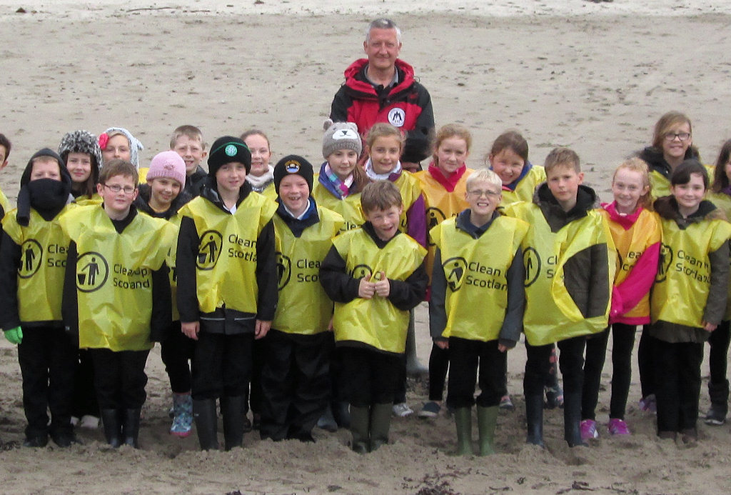 Photo: Schools Join In Beach Clean