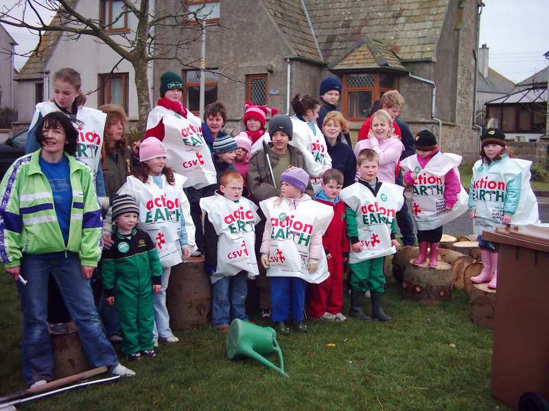 Photo: Young Volunteers Plant Trees At Milton