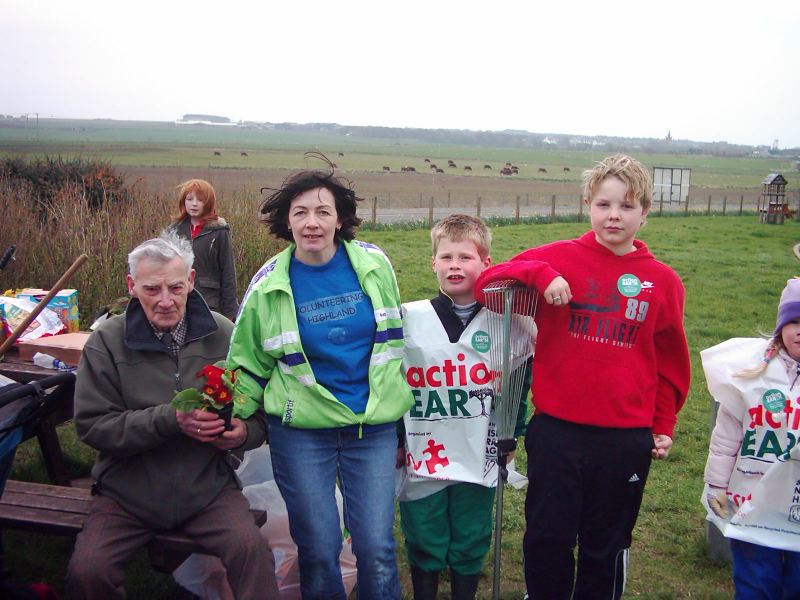 Photo: Young Volunteers Plant Trees At Milton