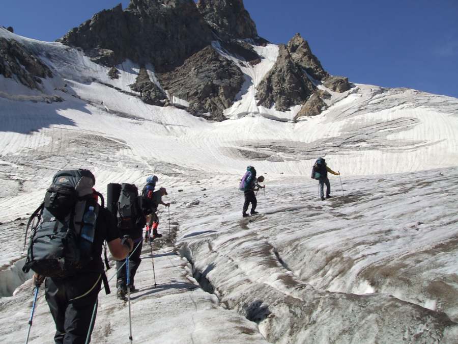 Photo: Ascent up the glacier to the Irik Pass