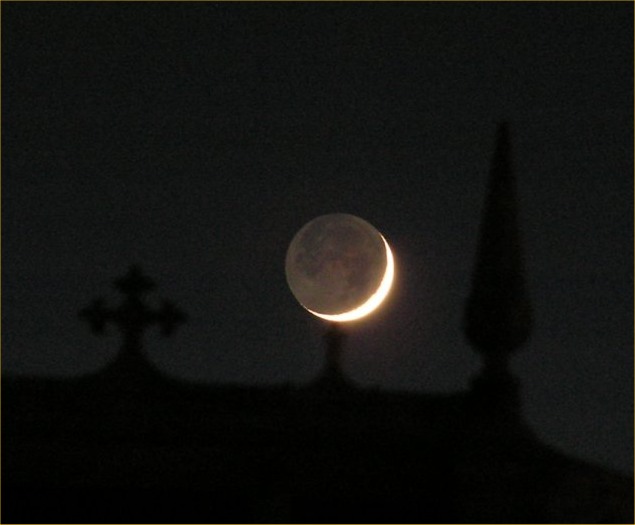 Photo: The Crescent Moon