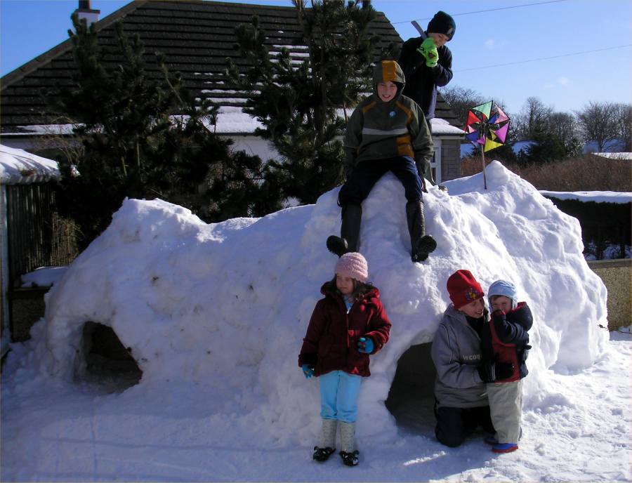 Photo: Igloo At Watten With Full Building Squad