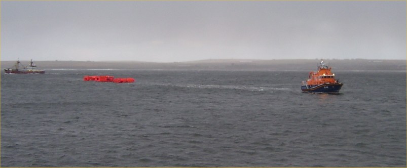 Photo: Thurso Lifeboat Towed Back the Life Rafts