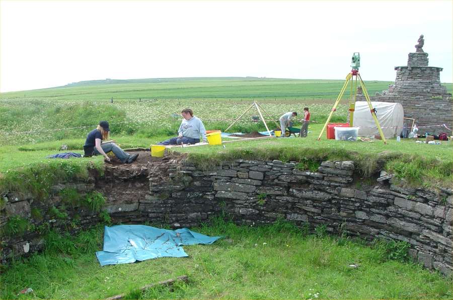 Photo: Nybster Broch Dig 8 July 2005
