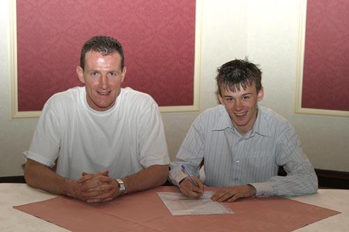 Photo: Sean Sinclair Turns Pro And Signs With Ross County