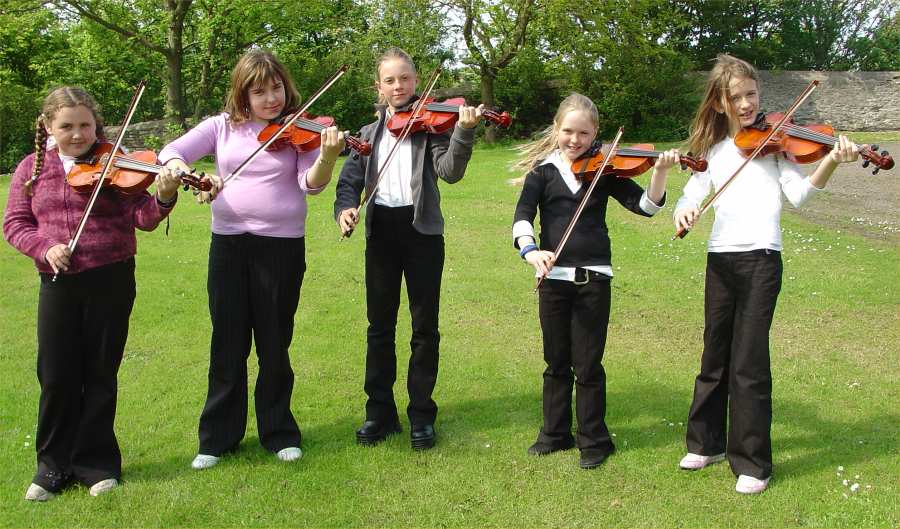 Photo: Girls Violin Soloists