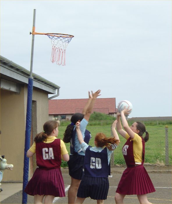 Photo: Halkirk V South School Netball 2005 Action
