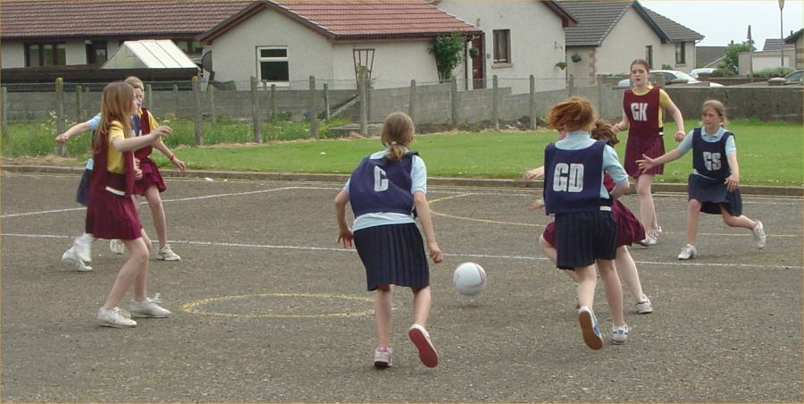 Photo: Halkirk V South School Netball 2005 Action