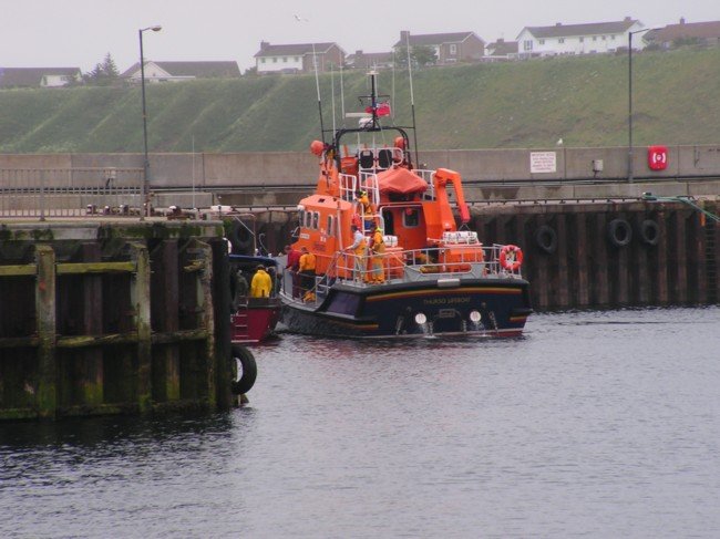 Photo: Thurso Lifeboat Tows Hebridean Warrior Back In To Scrabster