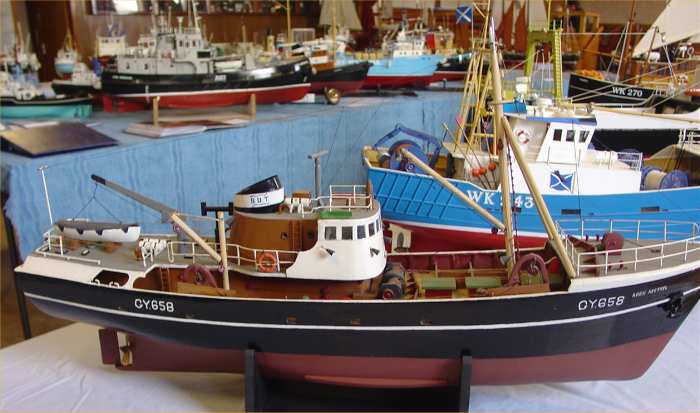 Fishing Boats At Pentland Model Boat Club Show 2004 : 1 of ...