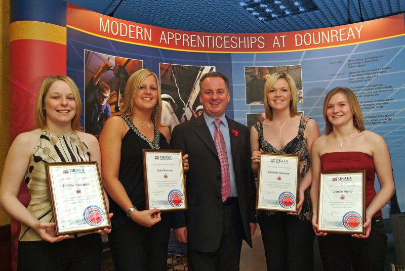 Photo: Apprentices With First Minister Jack McConnell