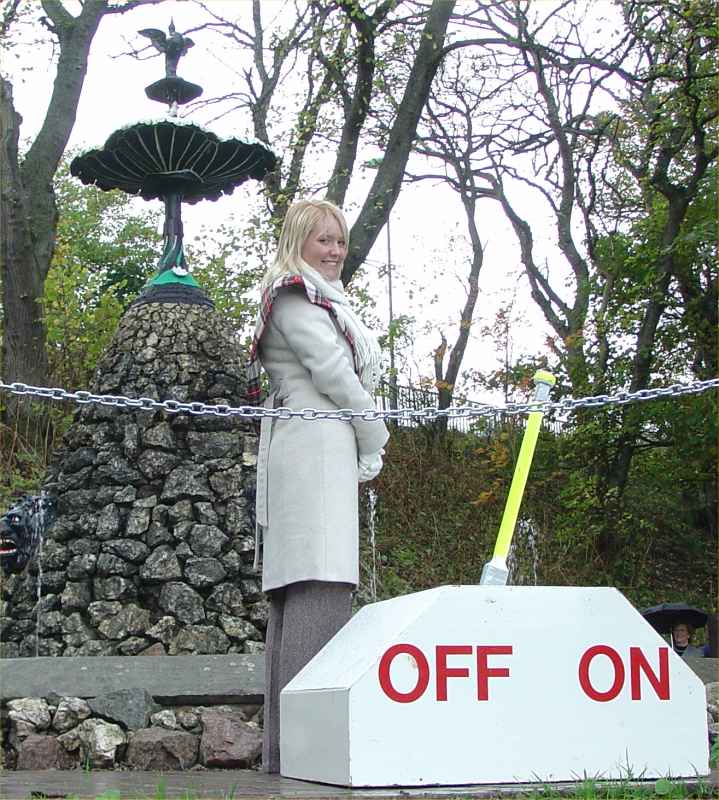 Photo: Gala Queen Ashlie Cormack Restarts Fountain