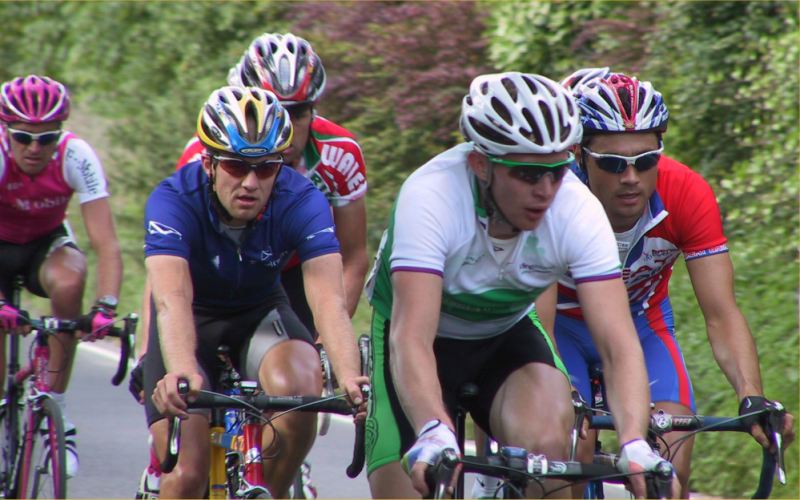 Photo: Evan Oliphant - 2nd from left in the main bunch on the last climb in Sheffield