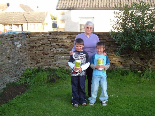Photo: Silver Wedding Anniversary Gaines £600 For Asthma UK